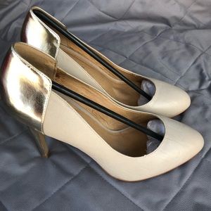 Aldo pumps, cream with gold